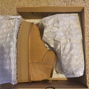 UGG Ultra Mini, size 7